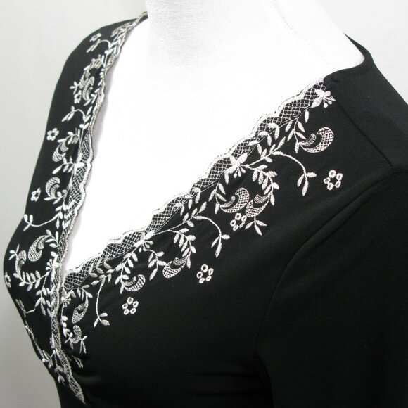 Express Black/White Floral Embroidered 3/4 Sleeve Cropped Top Size Small - Picture 2 of 6